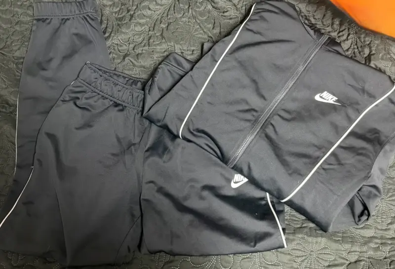 Conjunto deportivo Nike negro