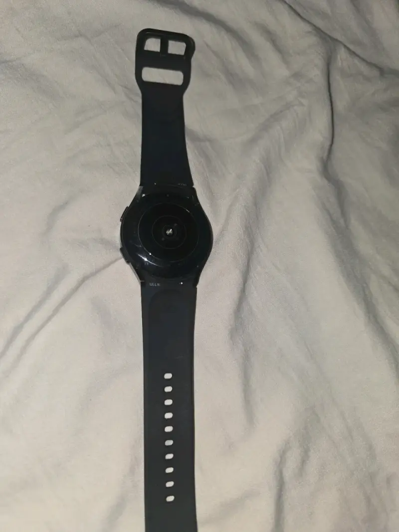 Reloj inteligente negro con correa ajustable - 1