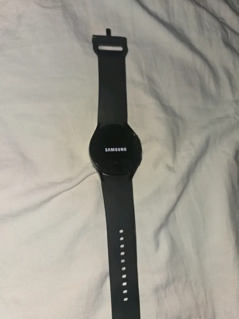 Reloj inteligente negro con correa ajustable - 2