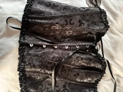 Corset negro con encaje y cintas ajustables - miniatura 2