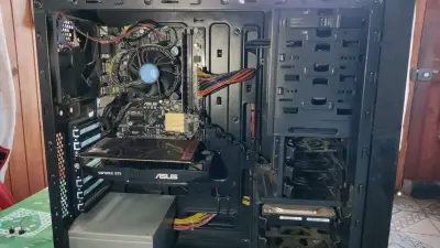 PC de escritorio ASUS con tarjeta gráfica GTX - miniatura 1