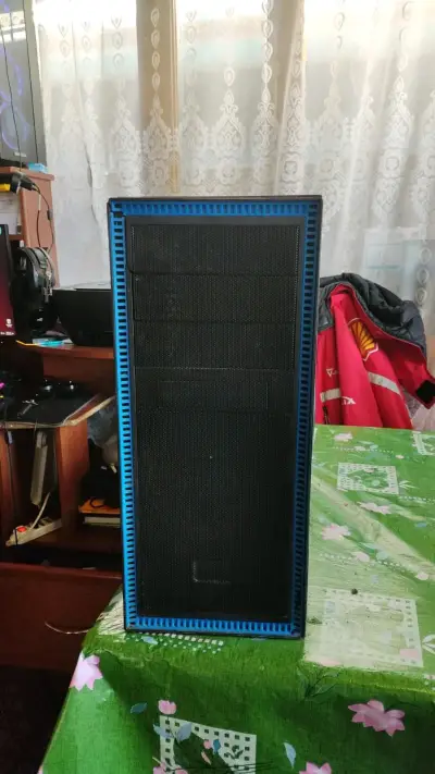 PC de escritorio ASUS con tarjeta gráfica GTX - miniatura 4