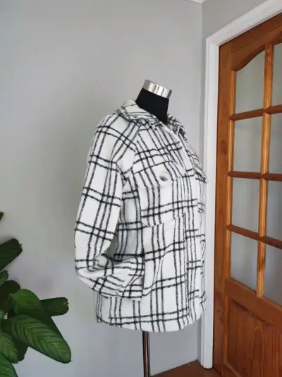 Chaqueta de lana a cuadros blanco y negro - miniatura 2