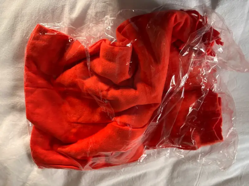Bufanda de lana roja nueva