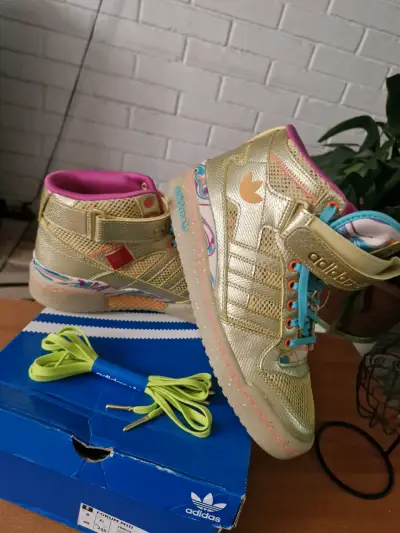 Zapatillas doradas Adidas edición especial - miniatura 5