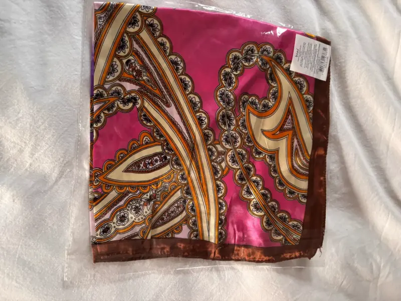 Pañuelo de seda estampado paisley