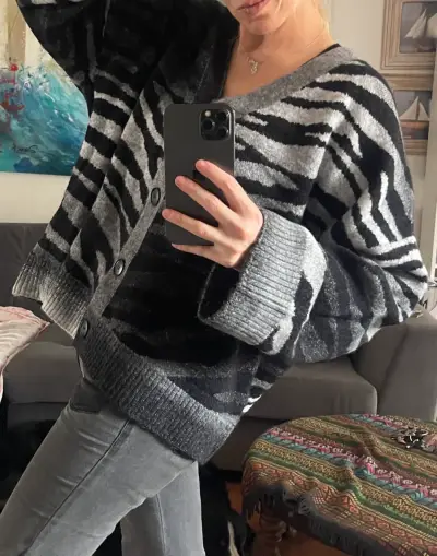 Cardigan de lana con estampado animal print - miniatura 3