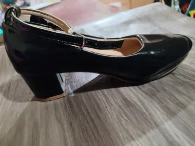 Zapatos de tacón bajo negros con hebilla - miniatura 4