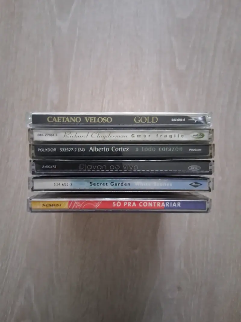Lotes de 6 CDs de música variada