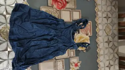 Jardinera de mezclilla para niña - miniatura 5