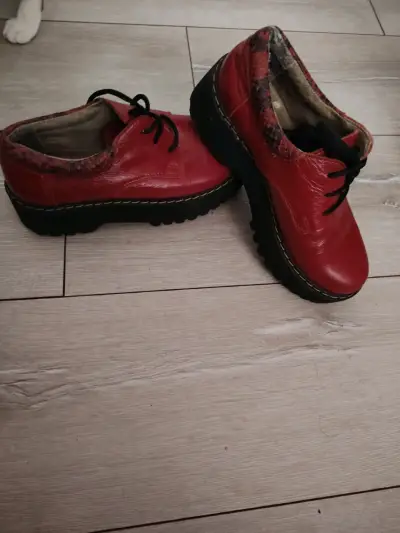 Zapatos rojos de cuero con plataforma - miniatura 1