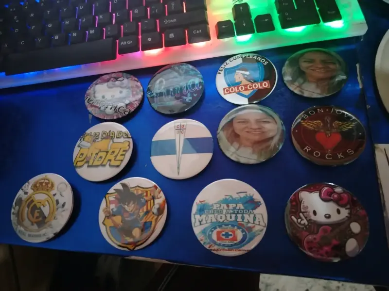 Set de chapitas personalizadas y temáticas - 1