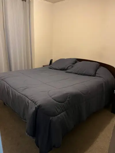 Cama matrimonial con veladores de madera + respldo - miniatura 2