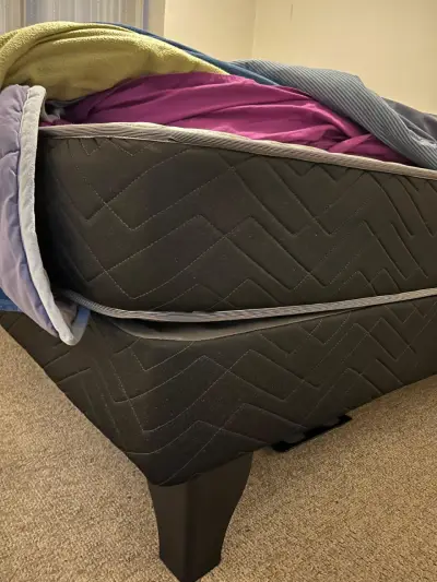 Cama matrimonial con veladores de madera + respldo - miniatura 4