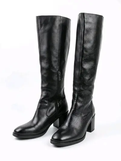 Botas de cuero negras de caña alta - miniatura 1