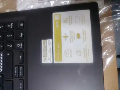 Laptop ASUS Vivobook en caja original - miniatura 2