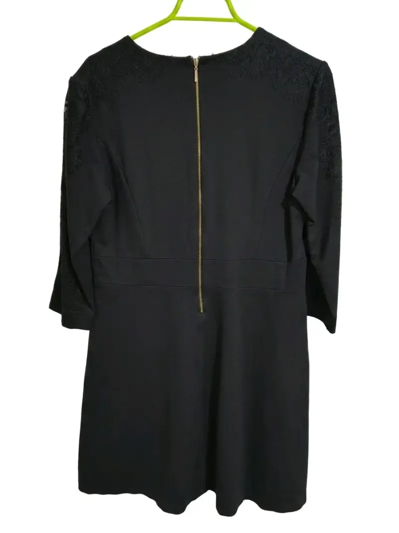 Vestido negro con encaje y cierre trasero - 2