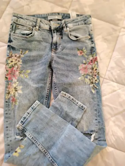 Top sin mangas beige con cuello alto - miniatura 4