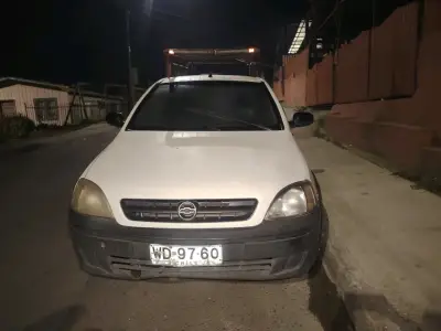 Camioneta Chevrolet blanca con parrilla - miniatura 2
