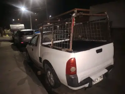 Camioneta Chevrolet blanca con parrilla - miniatura 5