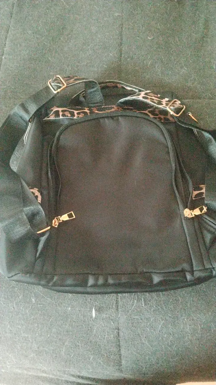 Mochila negra con estampado animal print - 2