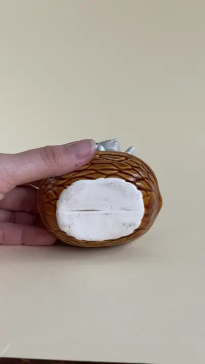 Figura decorativa ratón en nuez de cerámica - miniatura 2