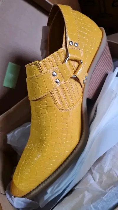 Botines amarillos de charol con tacón - miniatura 2