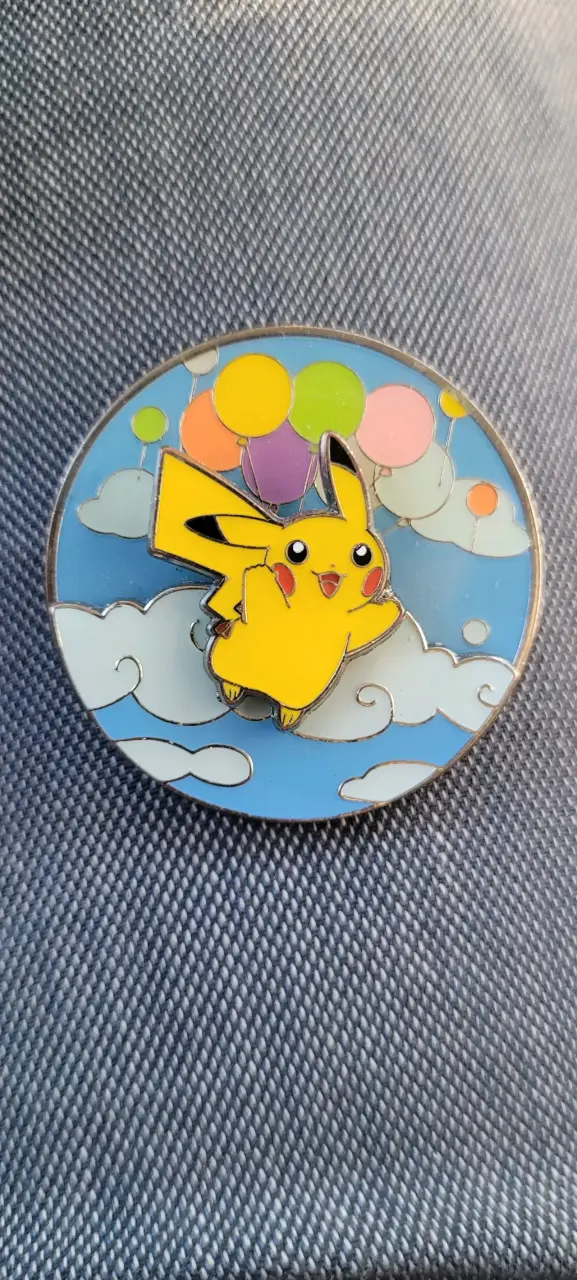 Pin de Pikachu 25 aniversario - 1