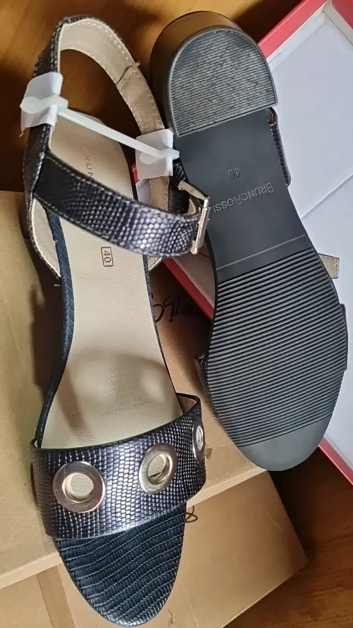 Sandalias azules Bruno Rossi con hebilla