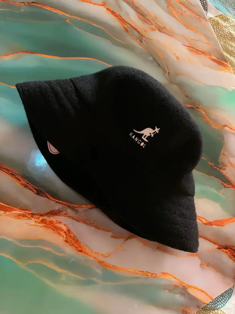 Gorro de pescador Kangol negro con logo - 2