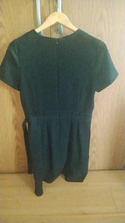Vestido negro elegante para mujer - miniatura 2