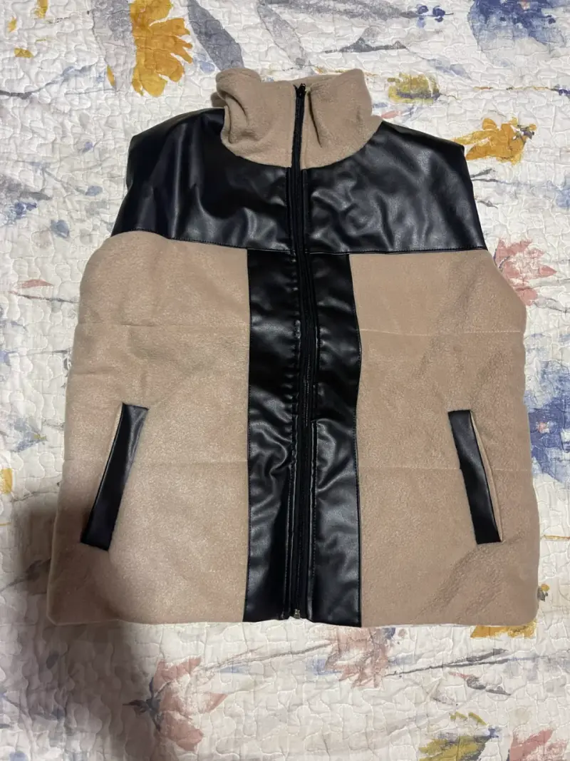 Chaleco sin mangas beige y negro - 1
