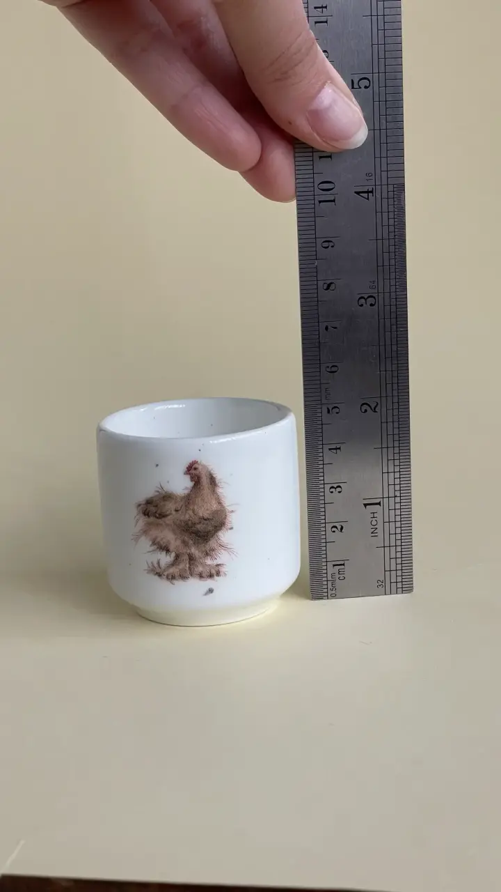 Huevera de porcelana con diseño de gallina - 2