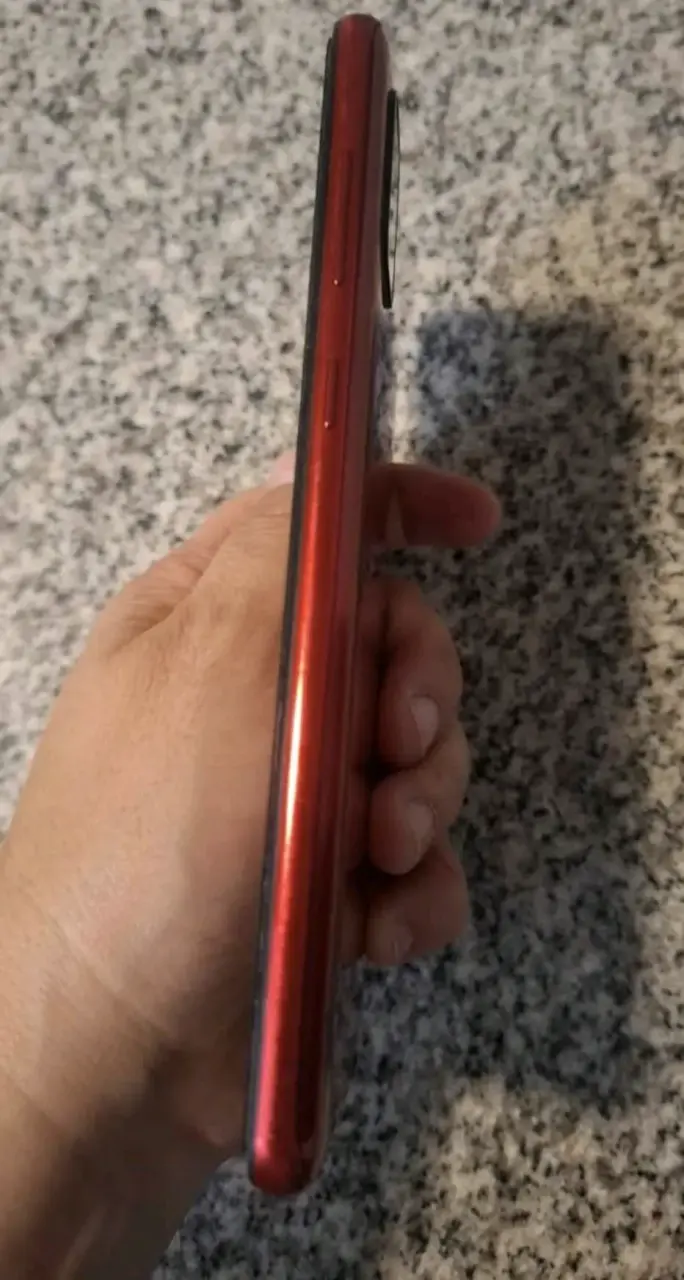 Samsung Galaxy A31 rojo en buen estado - 2