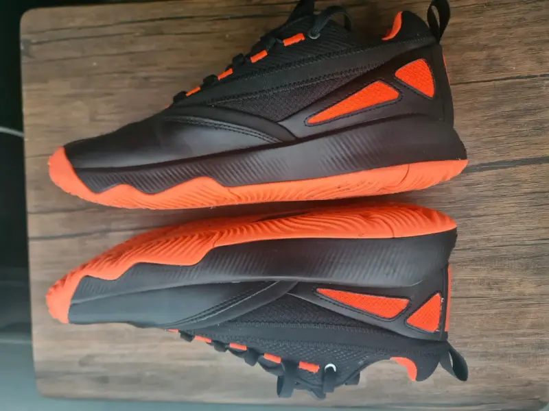 Zapatillas deportivas negras y naranjas - 3