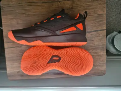 Zapatillas deportivas negras y naranjas - miniatura 5