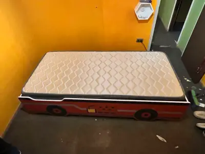 Cama infantil con diseño de autobús - miniatura 2