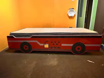 Cama infantil con diseño de autobús - miniatura 5