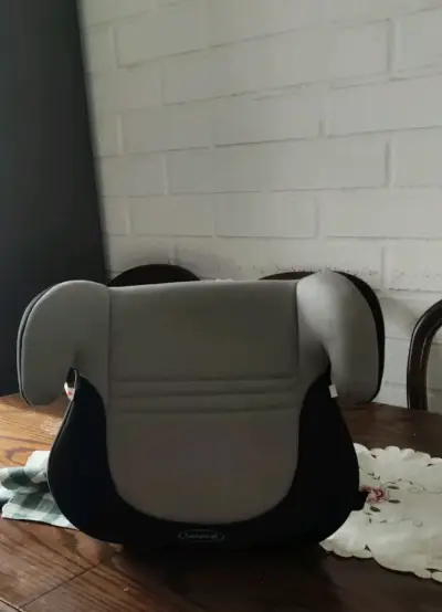 Asiento elevador infantil Benesit gris y negro - miniatura 1