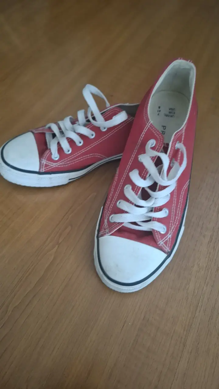 Zapatillas rojas de lona estilo Converse. talla 41 - 1