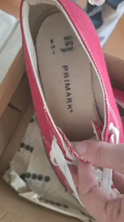 Zapatillas rojas de lona estilo Converse. talla 41 - miniatura 4