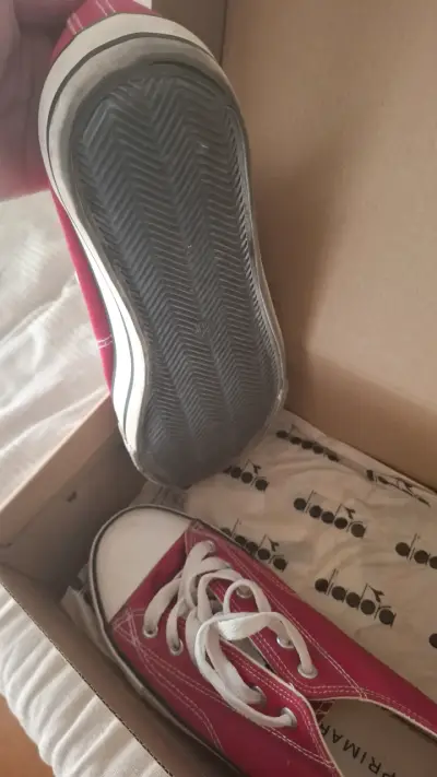 Zapatillas rojas de lona estilo Converse. talla 41 - miniatura 5