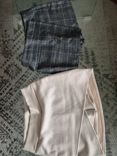 Falda short beige y falda short cuadros - miniatura 2