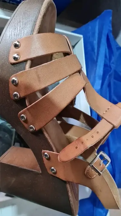 Sandalias de cuero marrón con plataforma - miniatura 2
