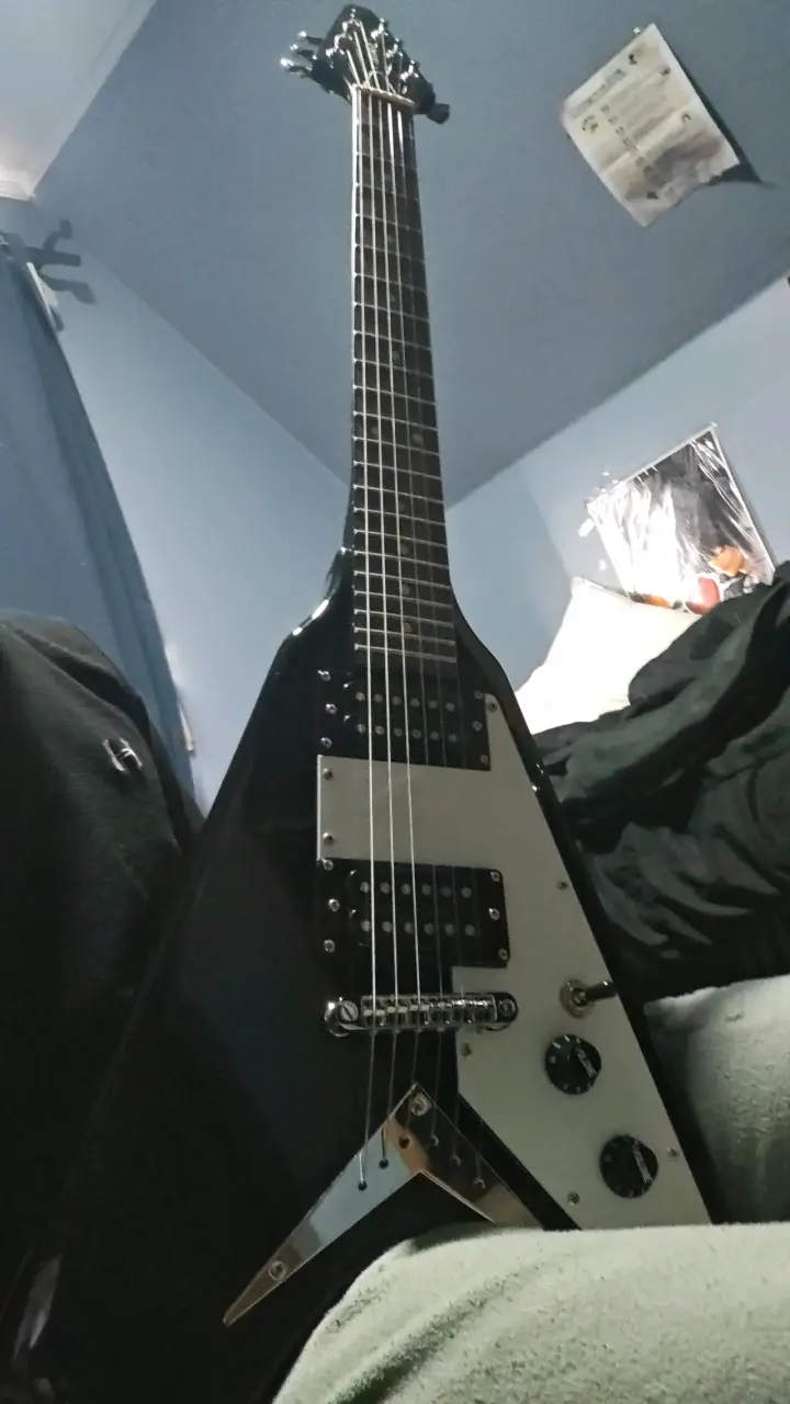 Guitarra eléctrica Flying V negra - 2