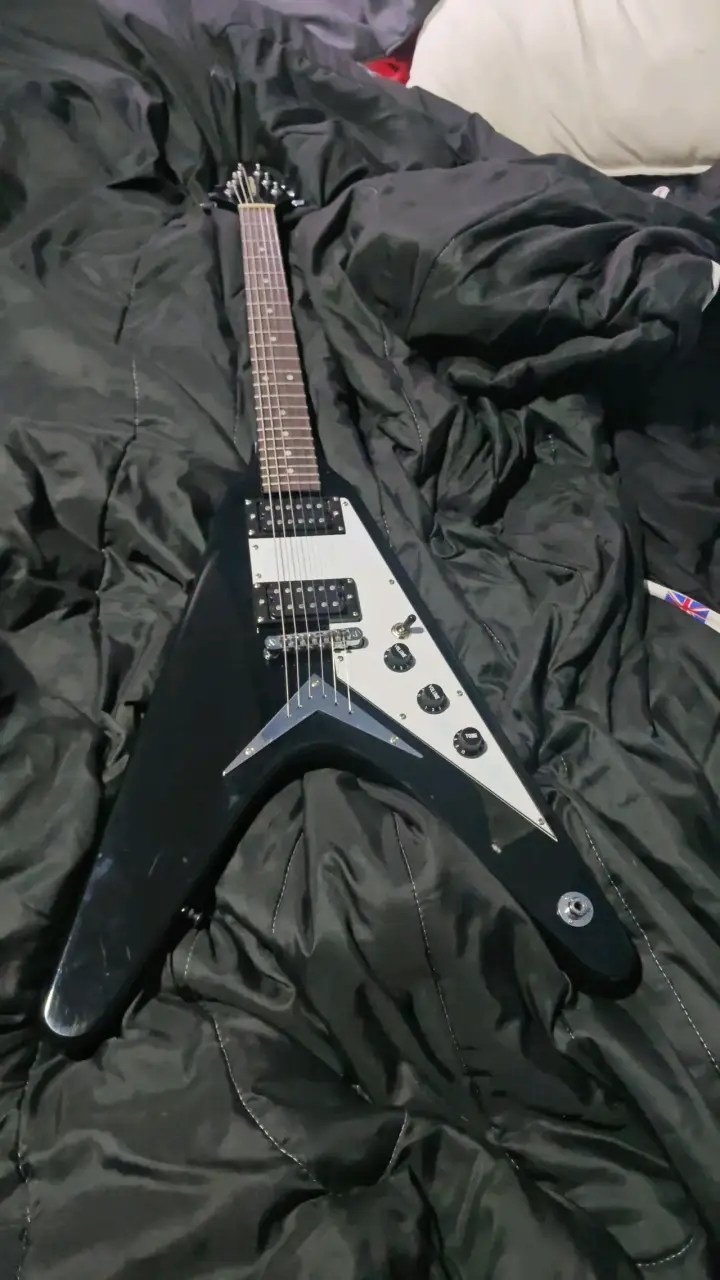 Guitarra eléctrica Flying V negra - 3