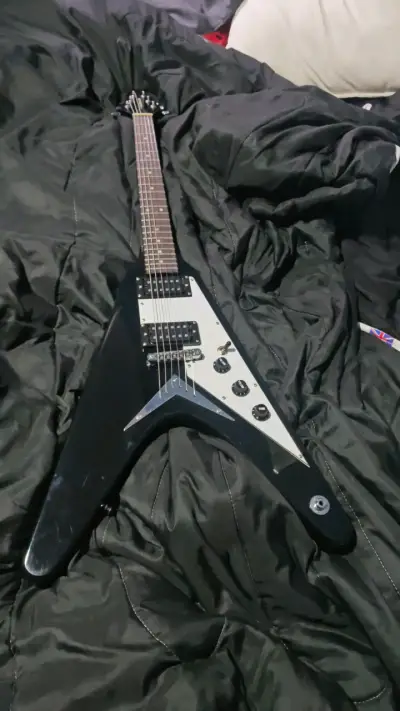 Guitarra eléctrica Flying V negra - miniatura 3