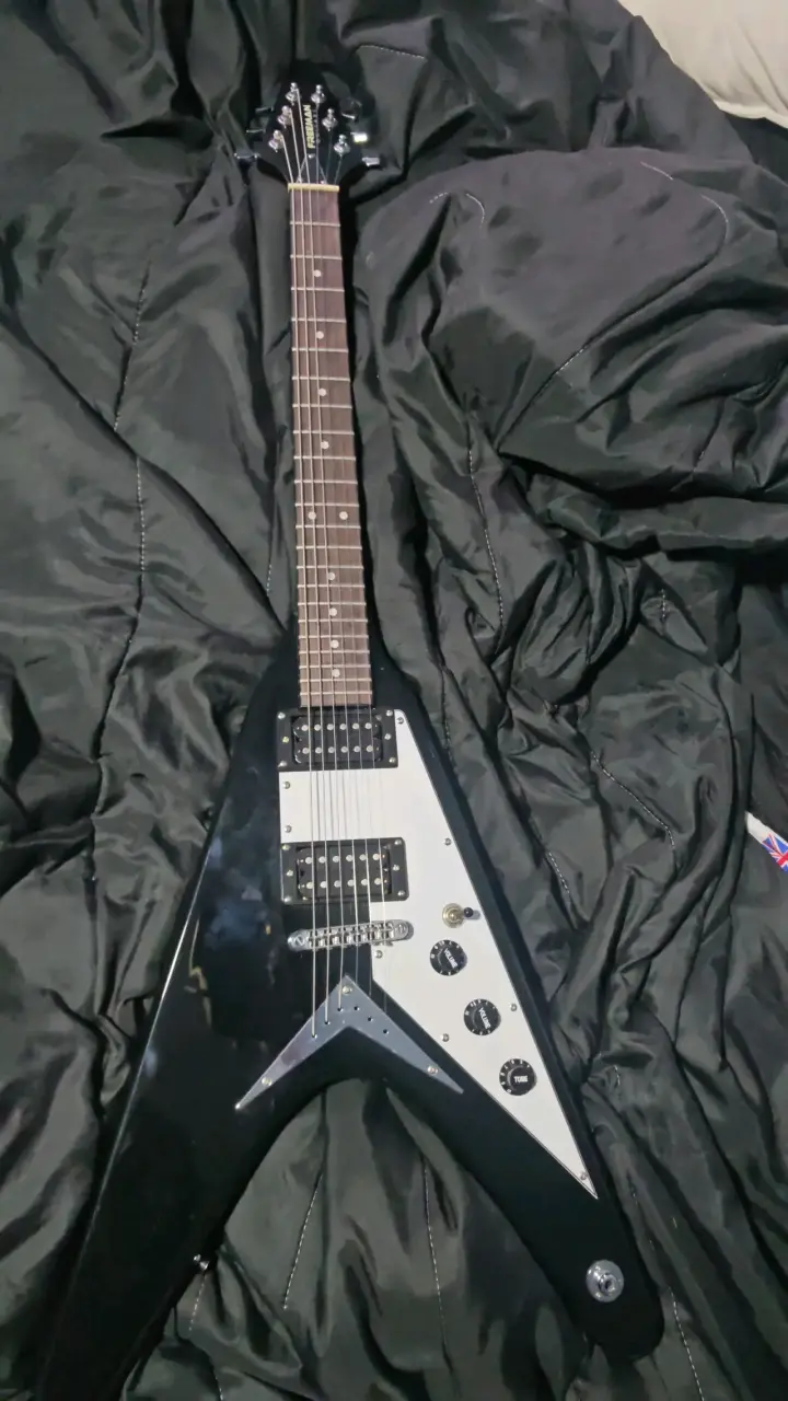 Guitarra eléctrica Flying V negra - 4