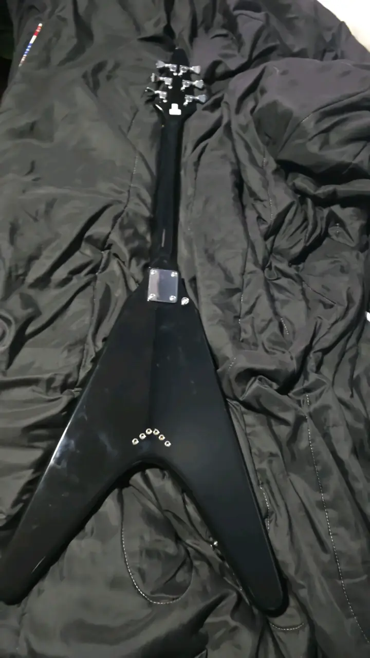 Guitarra eléctrica Flying V negra - 5