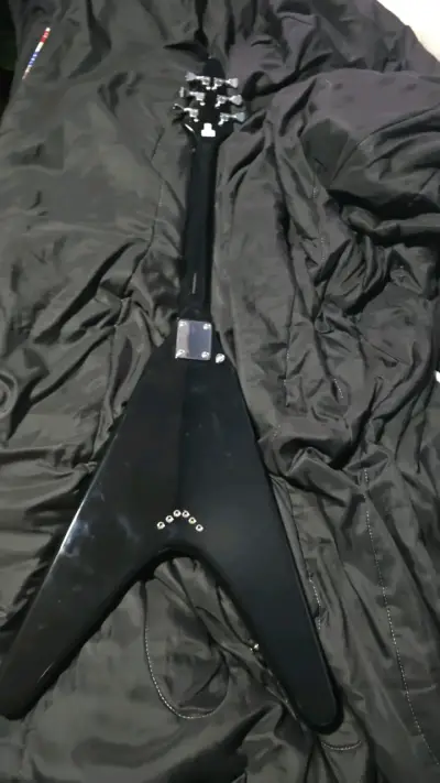 Guitarra eléctrica Flying V negra - miniatura 5